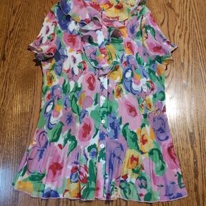 Flora V-neck Nicola blouse!